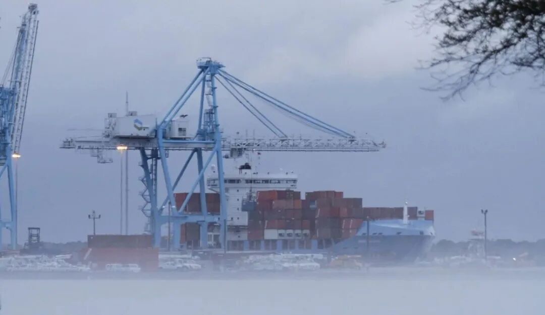 Extreme Weather Disrupts Global Shipping Routes: Industry-Wide Operational Crisis and Response Analysis