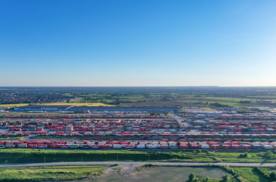 'European New Year Goods' Trains Reveal New Trend: Opportunities and Challenges in International Logistics in the Era of 'Two-Way Balance' for the China-Europe Railway Express