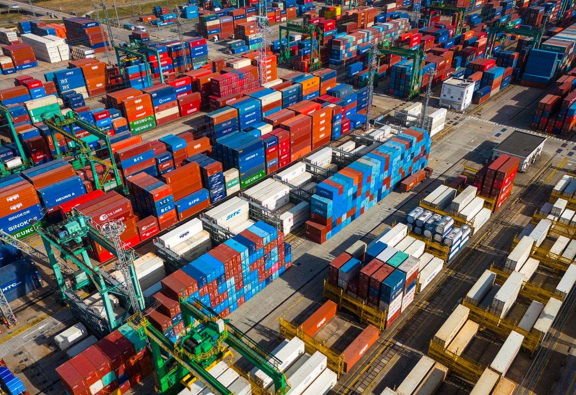 Strategic Thinking Amid SCFI Rate Fluctuations: Moving Beyond "Price Games" – How Freight Forwarders Build Marketing Resilience Through Cycles